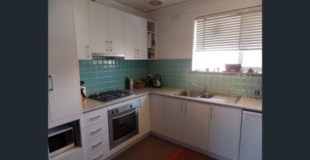 8/31 Edgar Street, Kingsville, Vic 3012 - Photo 4