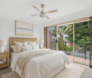 Sunlit Coastal Townhouse in a Quiet Boutique Setting - Photo 2