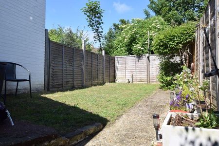 2 bedroom terraced house to rent - Photo 5