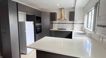 Spacious Home - Photo 3