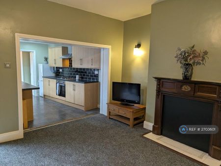 2 bedroom end of terrace house to rent - Photo 2