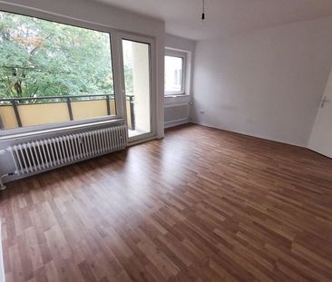 Ihre Chance - ideale 3,5-Zi.-Wohnung mit Balkon und moderner Küchen... - Photo 1