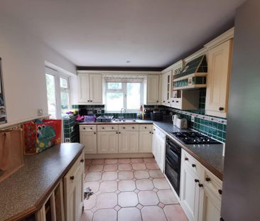 4 bedroom semi-detached house to rent - Photo 2