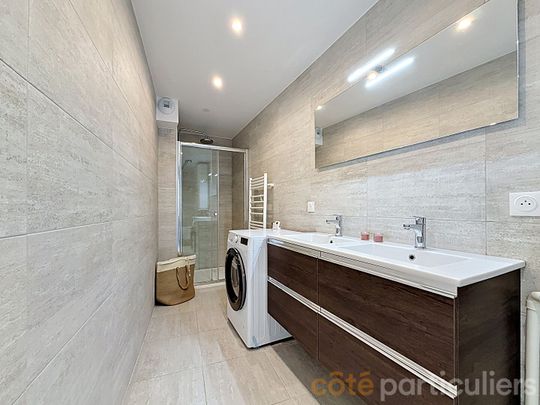 Studio dans un immeublé récent avec terrasse, cave et parking - Photo 1