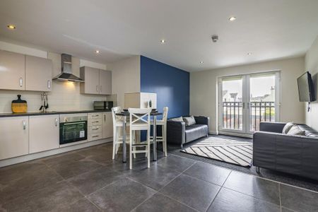 4 bedroom flat to rent - Photo 2