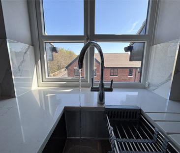 Crescent Drive, Aldershot, Hampshire, GU12 - Photo 4