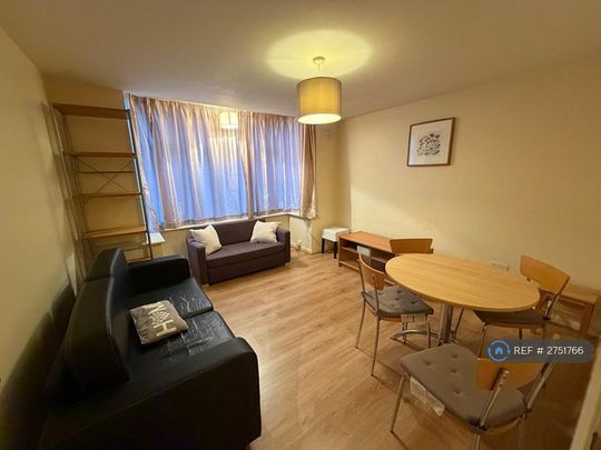 3 bedroom flat to rent - Photo 1