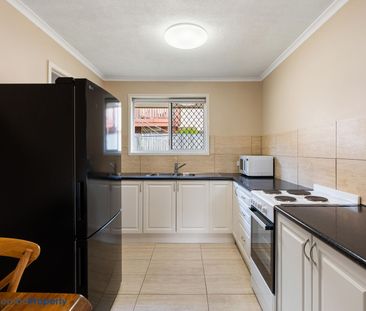Modern living in East Toowoomba - Photo 5