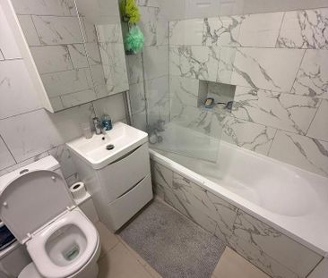 1 bedroom in a flat share to rent - Photo 1