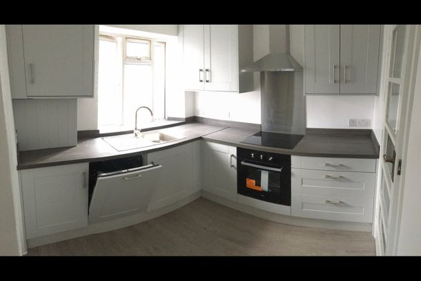 3 Bed Flat, Leigham Hall, SW16 - Photo 1