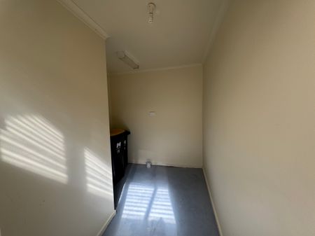 Affordable 2-Bedroom Townhouse in North Melbourne - Photo 3