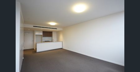 Spacious 1 Bedroom Apartment with Parking North Facing Top Floor - Photo 3