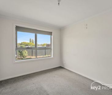 Charming 3-Bedroom Home - Photo 6