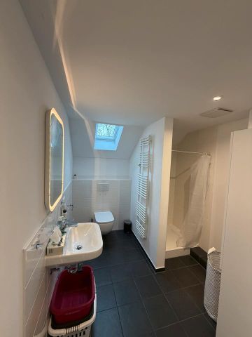 Moderne & helle Dachgeschosswohnung mit Wohnküche – 55 m² - Photo 4