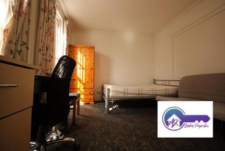 1 bedroom in a flat share to rent - Photo 3