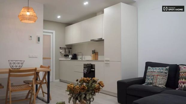 Quiet 2-bedroom apartment for rent near Cine Texas in Gràcia - Photo 1