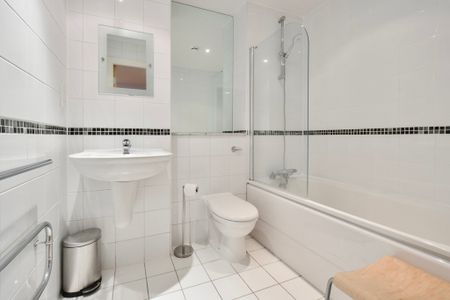 Whitehall Quay, Leeds City Centre - Photo 2