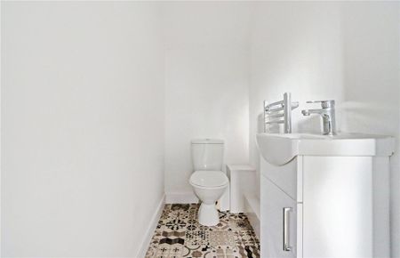 2 bedroom semi-detached house to rent - Photo 5