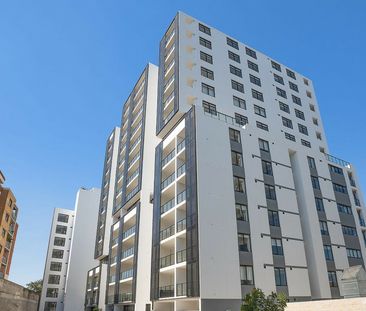 Luxurious Brand-New One Bedroom Apartment in Prime Location - Photo 3