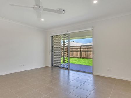 AVAILABLE SOON - FAMILY HOME IN GRIFFIN - Photo 4