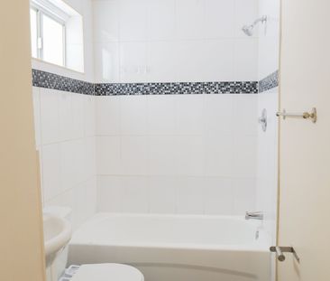 For Lease - 39 Brisco Street Unit# Upper, Brampton, Ontario - Photo 2