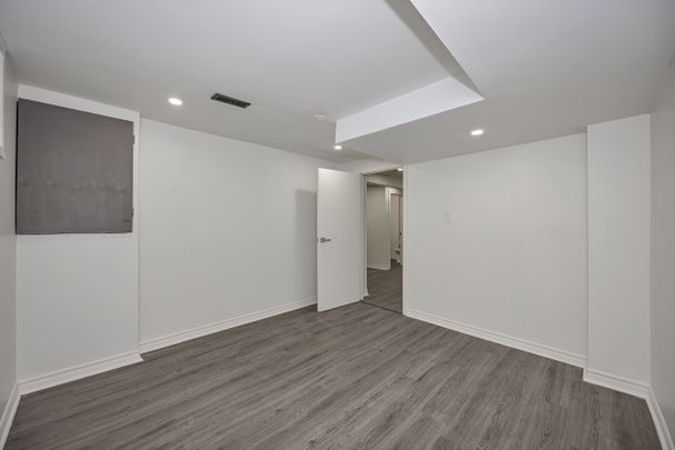 For Lease - 2131 Neepawa Avenue, Carlingwood - Westboro and Area, Ontario - Photo 1