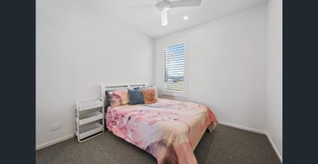 Enjoy Coastal Living Near Newport Canals - Photo 2