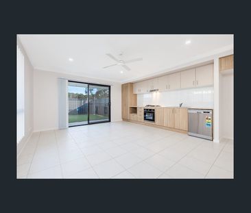 Modern low maintenance living - Photo 4