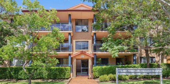 Freshly Painted Elevated Ground Floor Apartment in Convenient Kogarah Location - Photo 3
