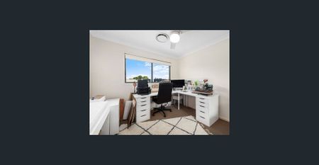 Modern 3-Bedroom Townhouse with Ducted Aircon, Dishwasher & Private Courtyard - Photo 2