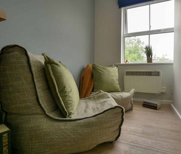 Classic 3 Bed Apartment - Photo 1