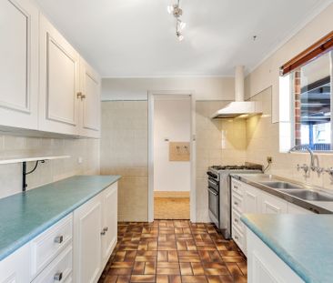 Open the Door to Coastal Comfort and Everyday Convenience - Photo 4
