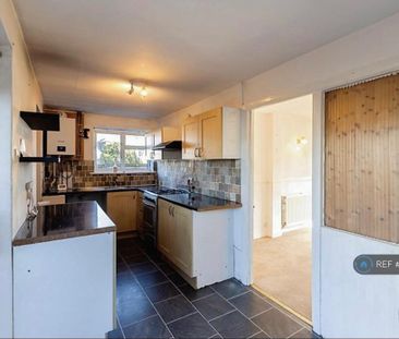 3 bedroom semi-detached house to rent - Photo 5