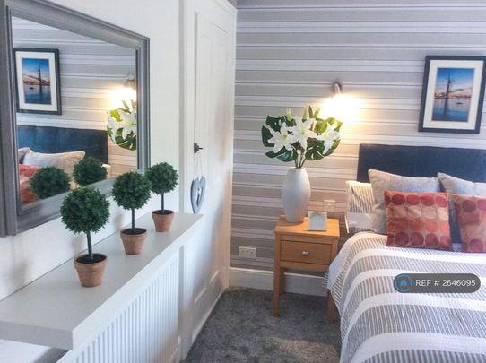 1 bedroom in a house share to rent - Photo 1