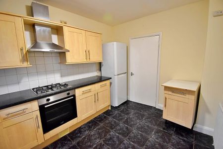 3 bedroom semi-detached house to rent - Photo 4