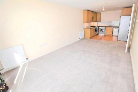 2 bedroom flat to rent - Photo 3