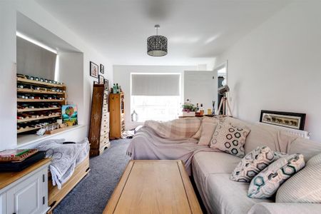 3 bedroom detached house to rent - Photo 3