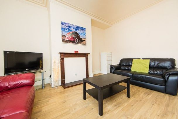 Queens Road, Hyde Park, Leeds - Photo 1