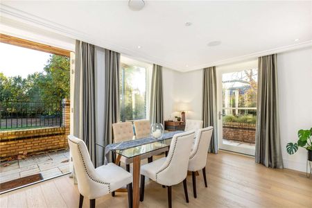 A superb ground floor two bedroom apartment with a wrap around terrace in the luxurious Wimbledon Hill Park. - Photo 4