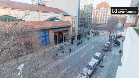 barcelona, Catalonia 08015 - Photo 3