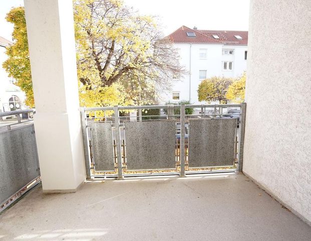 "1 Monat kaltmietfrei" großzügige 2-Raumwohnung mit Balkon und EBK - Photo 1