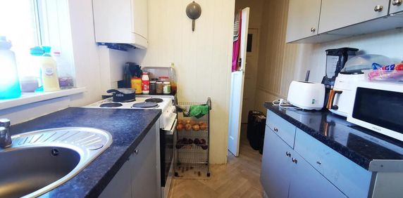 3 bedroom flat to rent - Photo 2