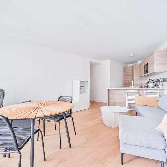 Deveraux House, Duke Of Wellington Avenue, Woolwich, SE18 - Photo 1