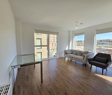 3 bedroom flat to rent - Photo 2