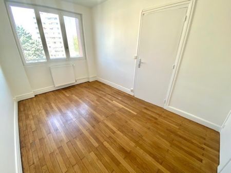 A LOUER - T2 RENOVÉ DE 37.66 m² / 4 EME ETAGE / PROXIMITE METRO B : ARRET DEBOURG - Photo 2