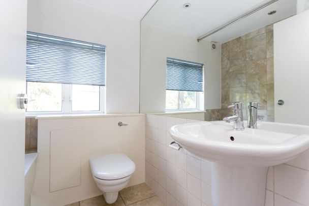 3 Bed Terraced House, Sandringham Road, E8 - Photo 1