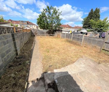 A RECENTLY REFURBISHED three Bedroom terraced house - Photo 4