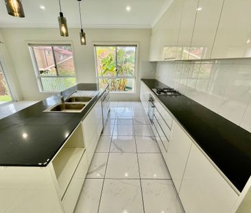 Five Bedrooms/Three Bathrooms! - Photo 6