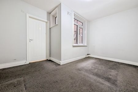 Burlington Mansions, SO15 - Photo 3