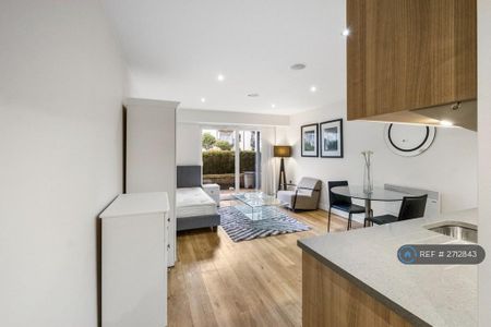 Studio to rent - Photo 2